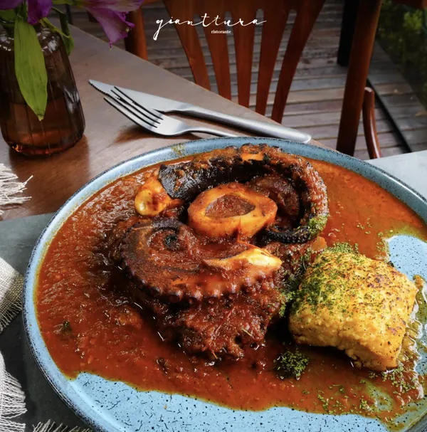 Ossobuco com polvo e polenta trufada brustolada